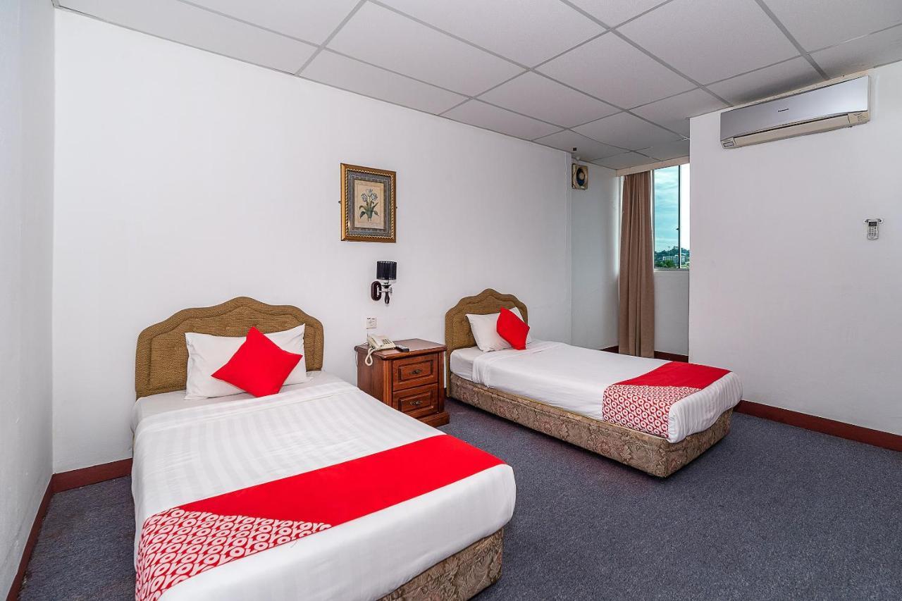 OYO 89864 Hotel Holiday Park Kota Kinabalu Exterior foto