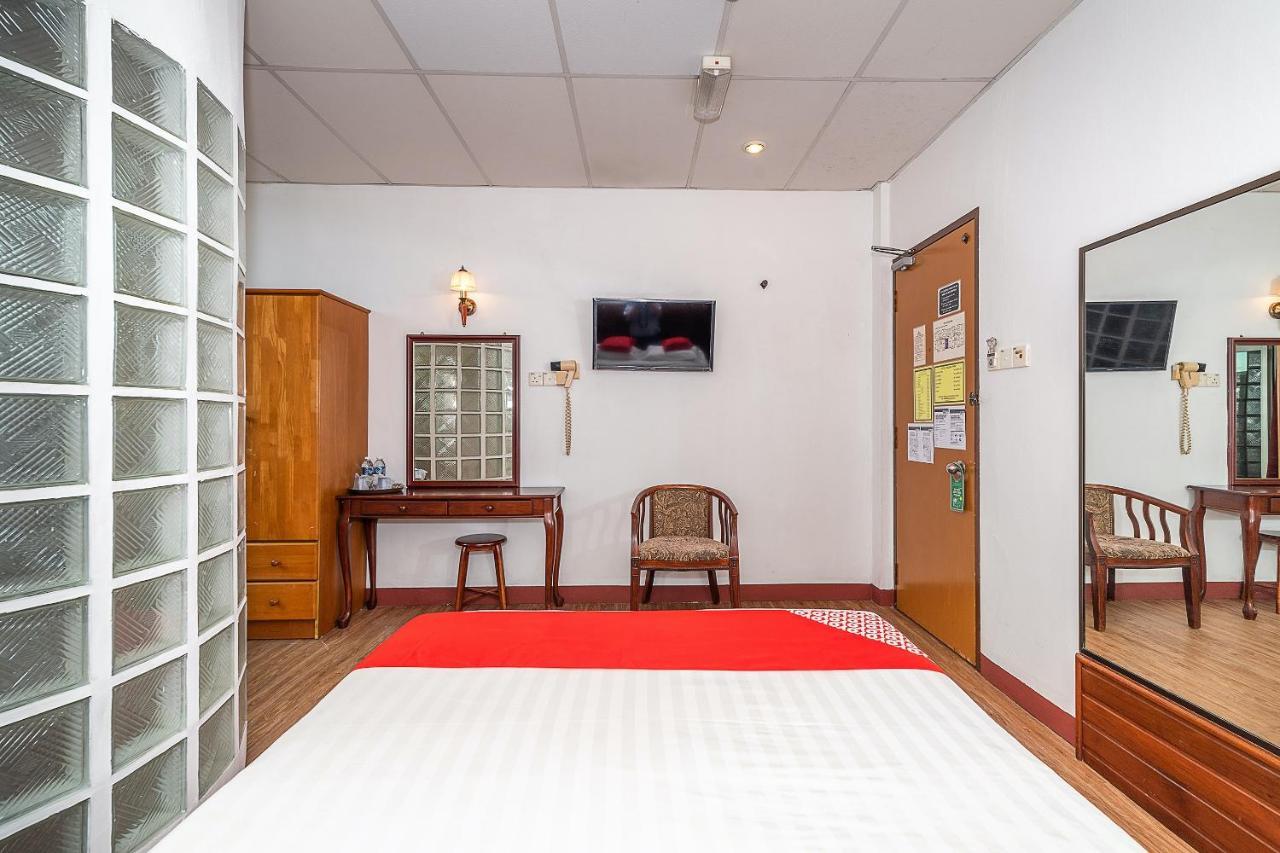 OYO 89864 Hotel Holiday Park Kota Kinabalu Exterior foto