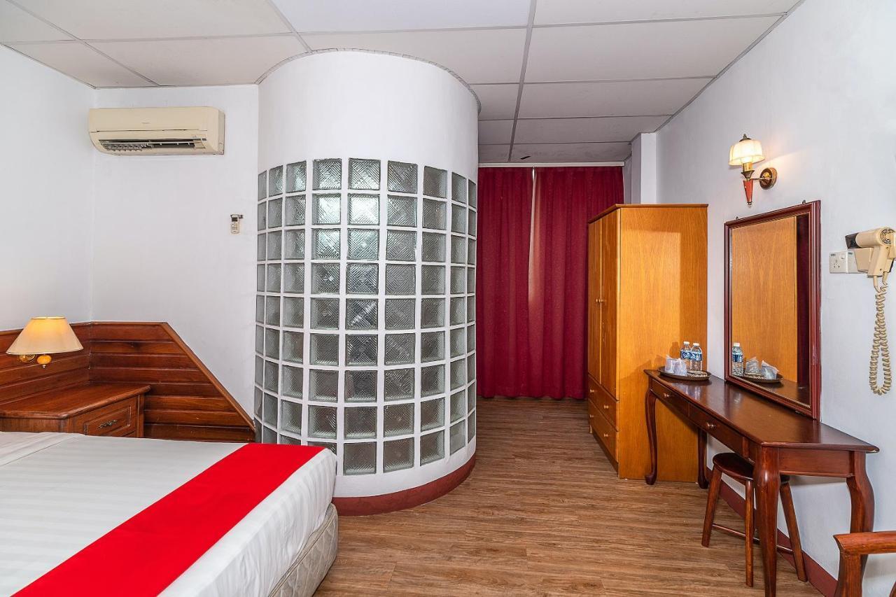 OYO 89864 Hotel Holiday Park Kota Kinabalu Exterior foto