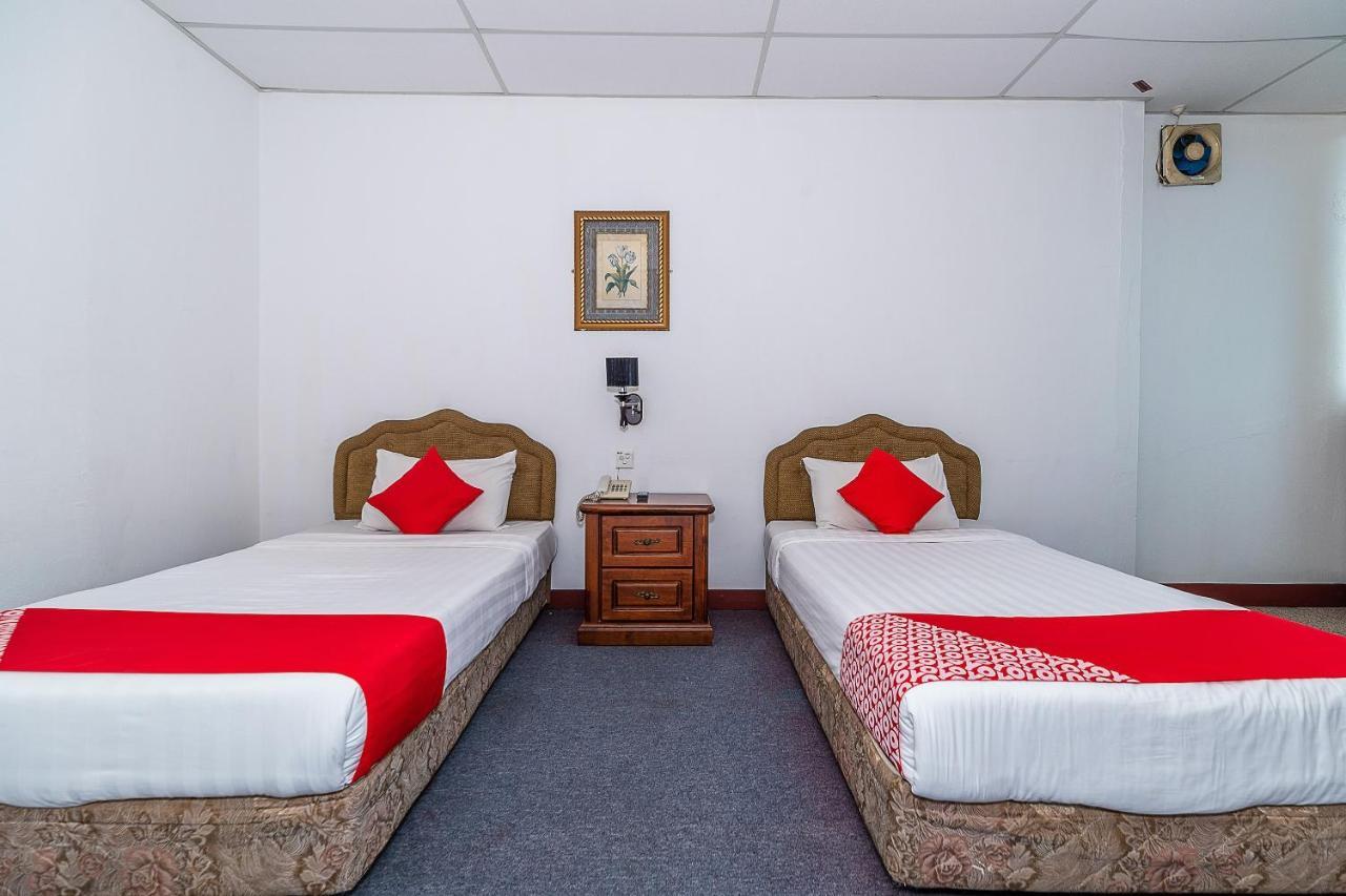 OYO 89864 Hotel Holiday Park Kota Kinabalu Exterior foto