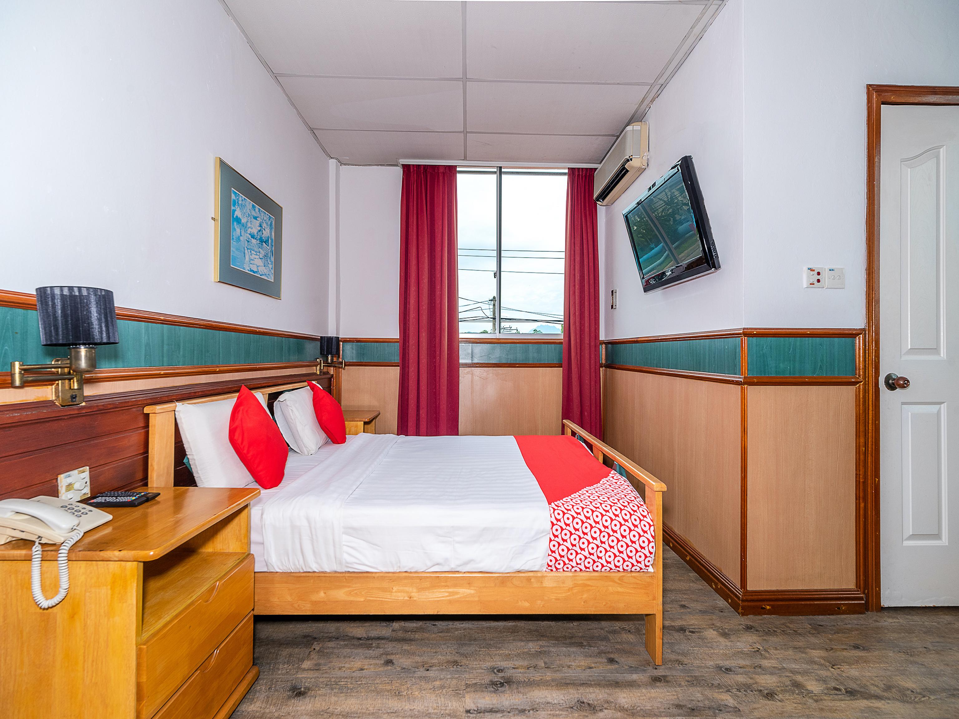 OYO 89864 Hotel Holiday Park Kota Kinabalu Exterior foto