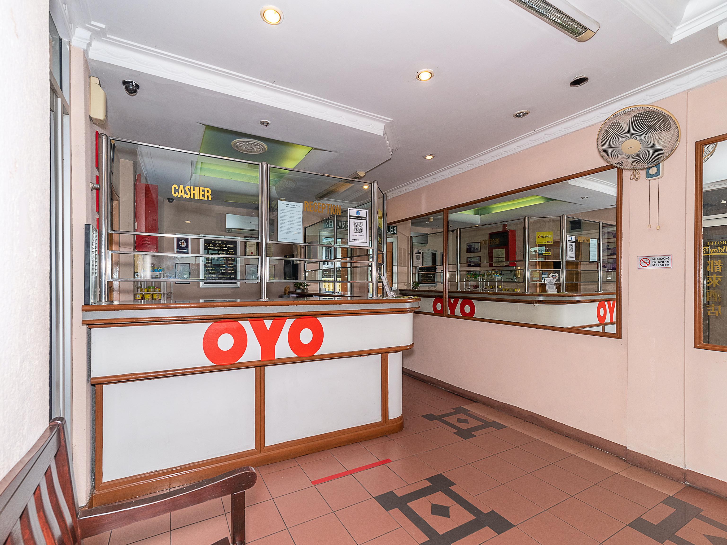 OYO 89864 Hotel Holiday Park Kota Kinabalu Exterior foto