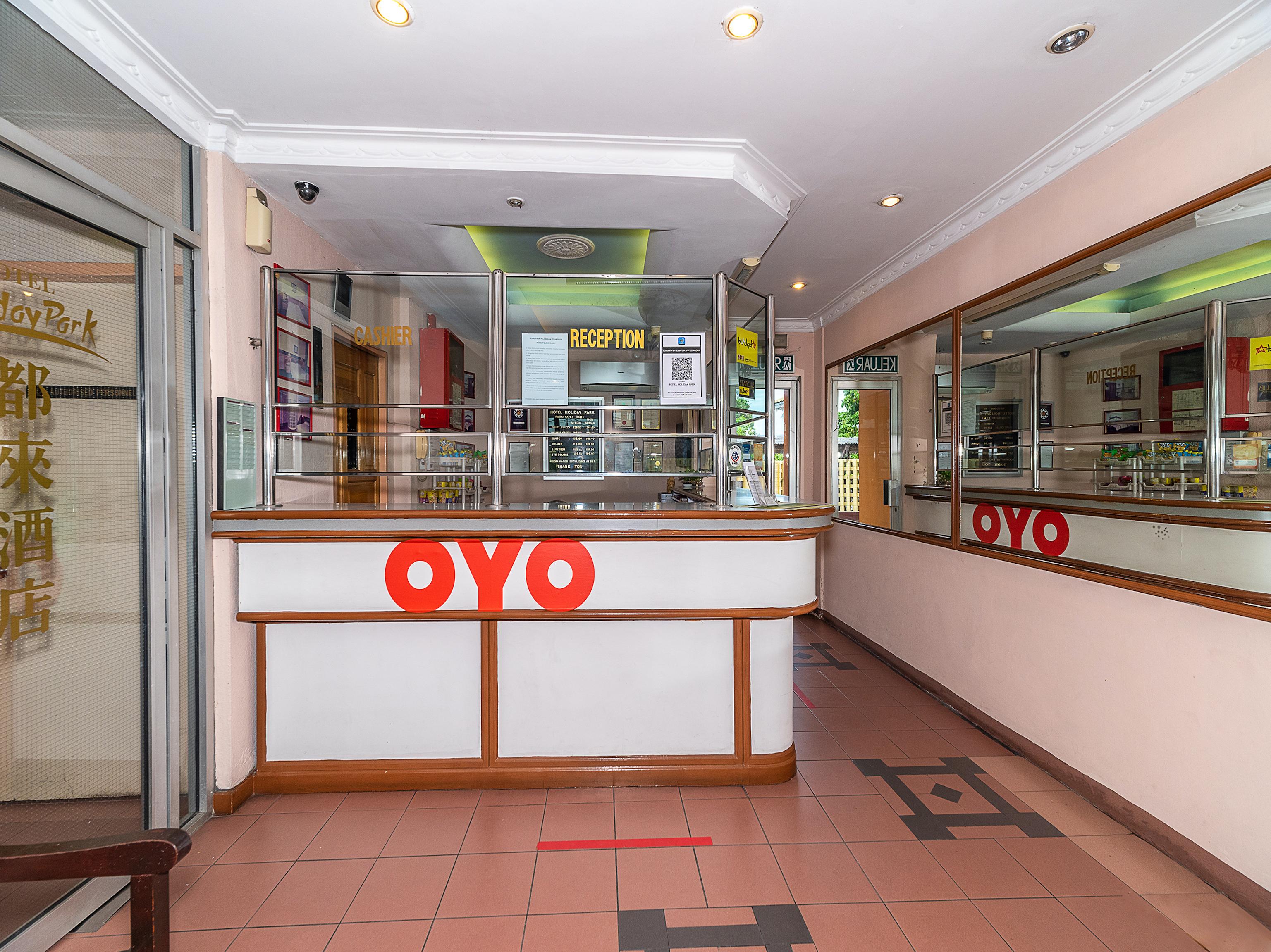 OYO 89864 Hotel Holiday Park Kota Kinabalu Exterior foto