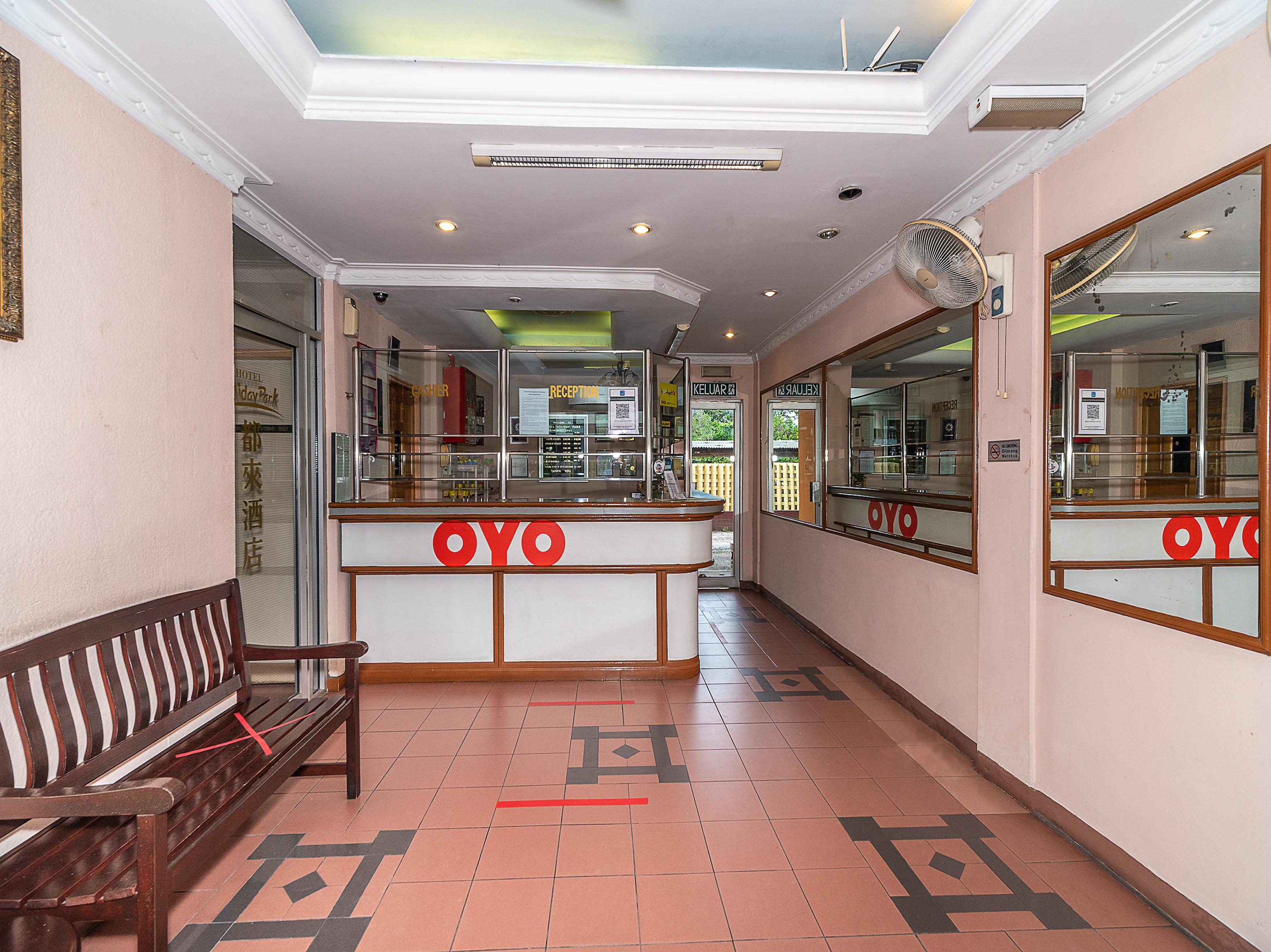 OYO 89864 Hotel Holiday Park Kota Kinabalu Exterior foto
